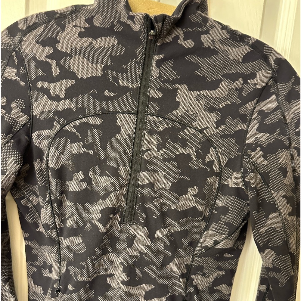 Lululemon Run Pullover gray and black jacket size 4. Great condition.